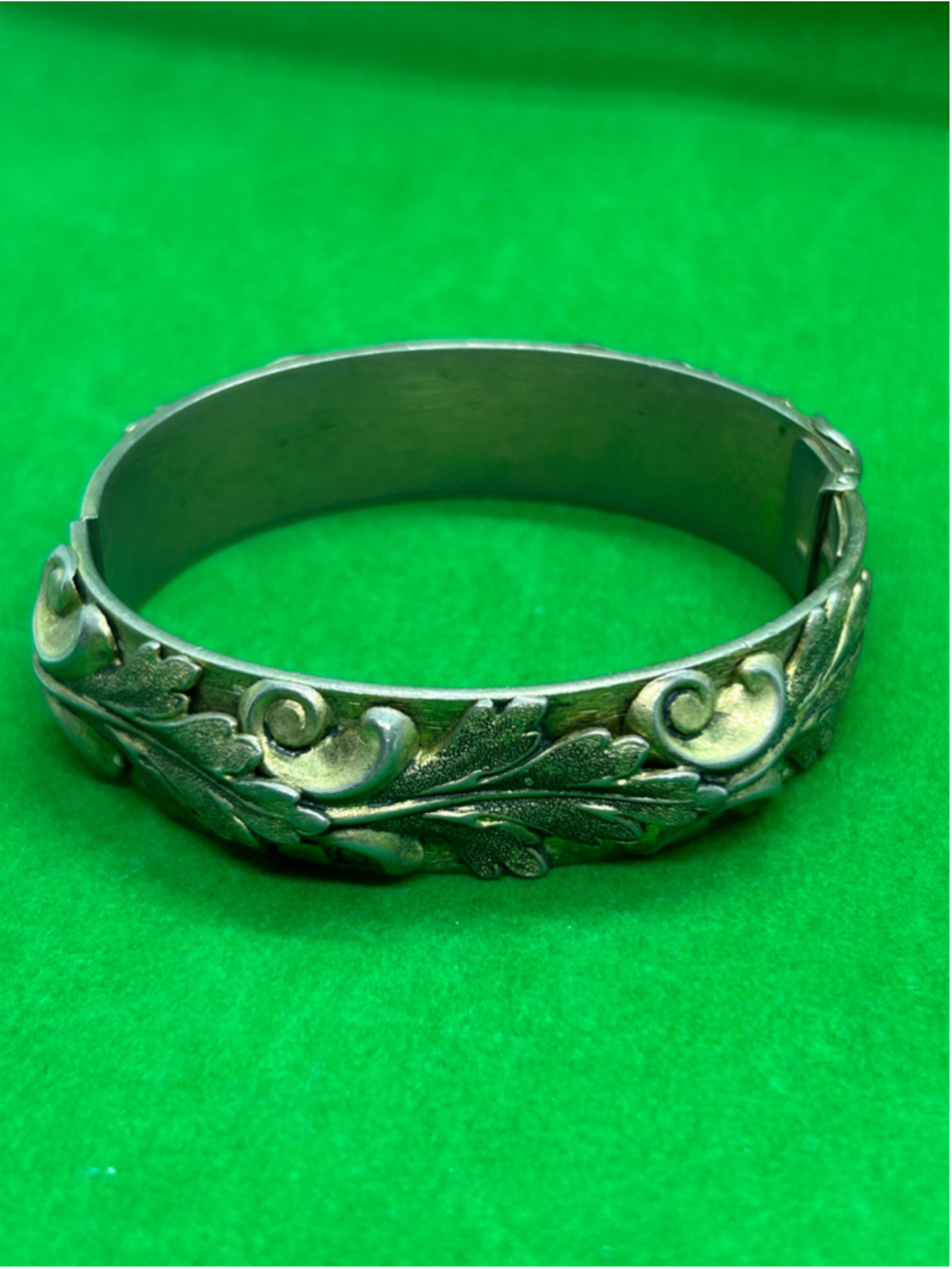 Women's Unbranded Leaf Motif Hinged Bangle Bracelet, One Size, Gold and Silver